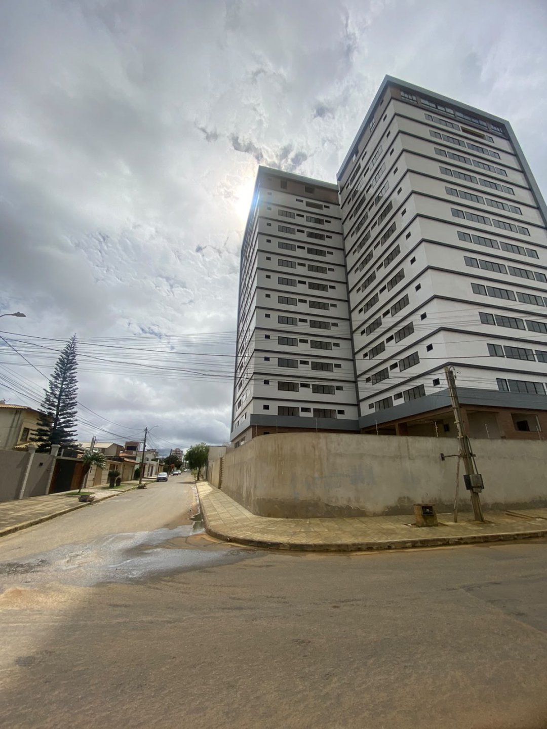 Apartamento à Venda no Bairro Candeias, com 140 m², 3 Suítes, 2 vagas de garagem,  11º Andar, em Vitória da Conquista, Ba. - foto 9