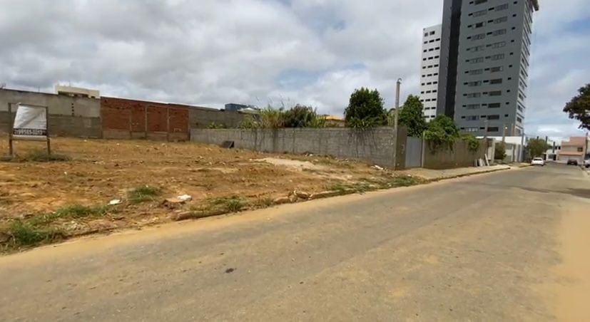 Atenção investidores! Terreno Plano em rua Asfaltada à Venda, em Bairro Candeias, próximo a Av. Olívia Flores, Vitória da Conquista, BA - foto 2