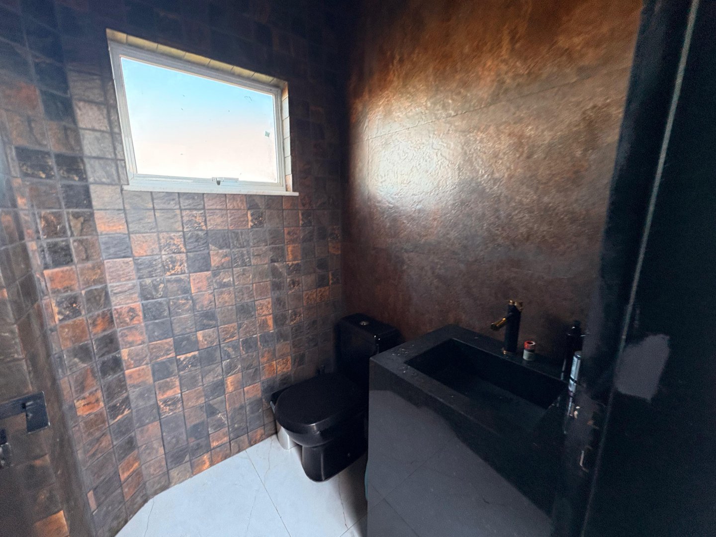 Cobertura duplex mobiliada com 4 quartos sendo 3 suites, terraço comm área gourmet e piscina a venda no bairro Candeias em Vitoria da Conquista - - foto 12