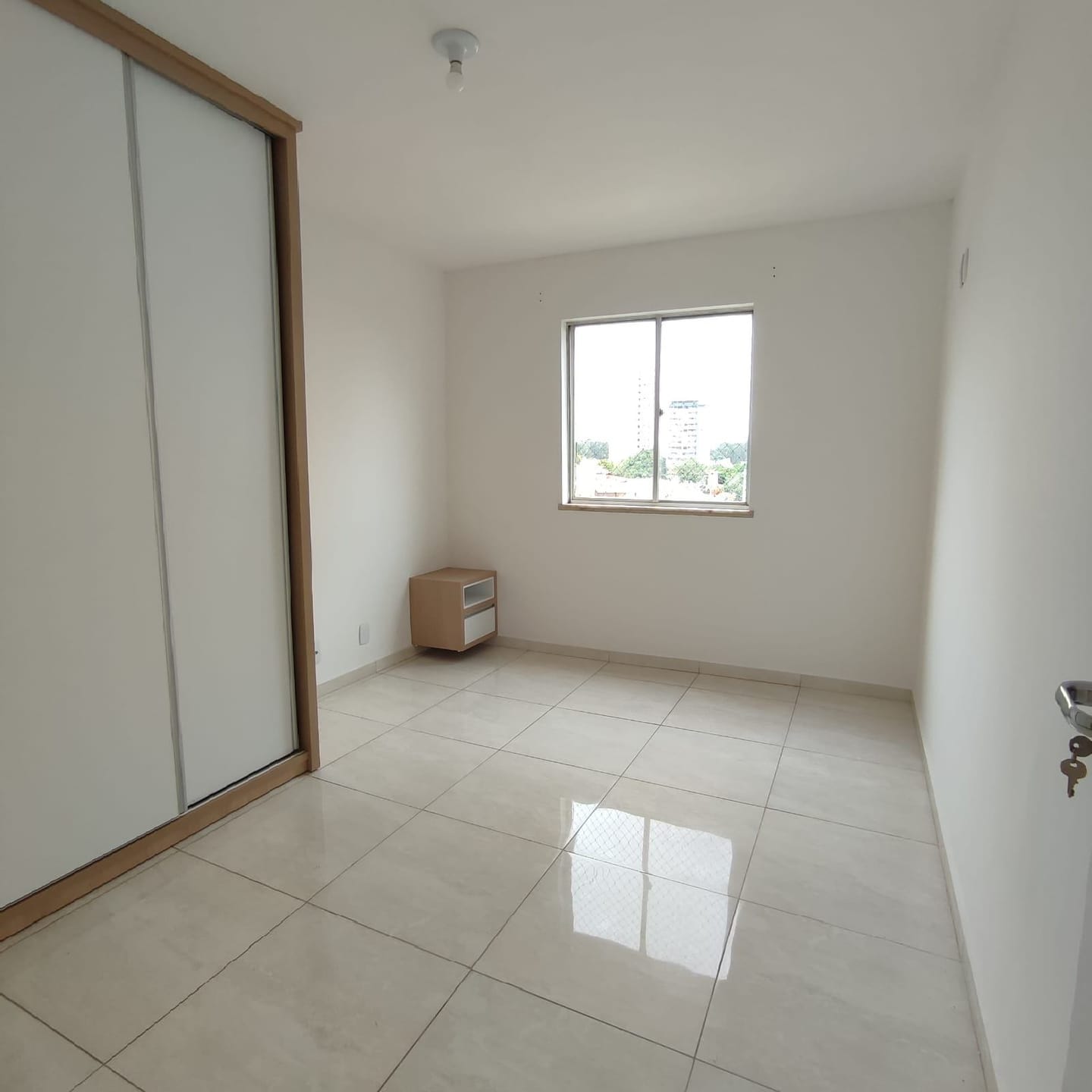 Excelente Apartamento com Varanda, Localizando na Av. Luiz Eduardo, Candeias, Vitória da Conquista, BA - foto 13