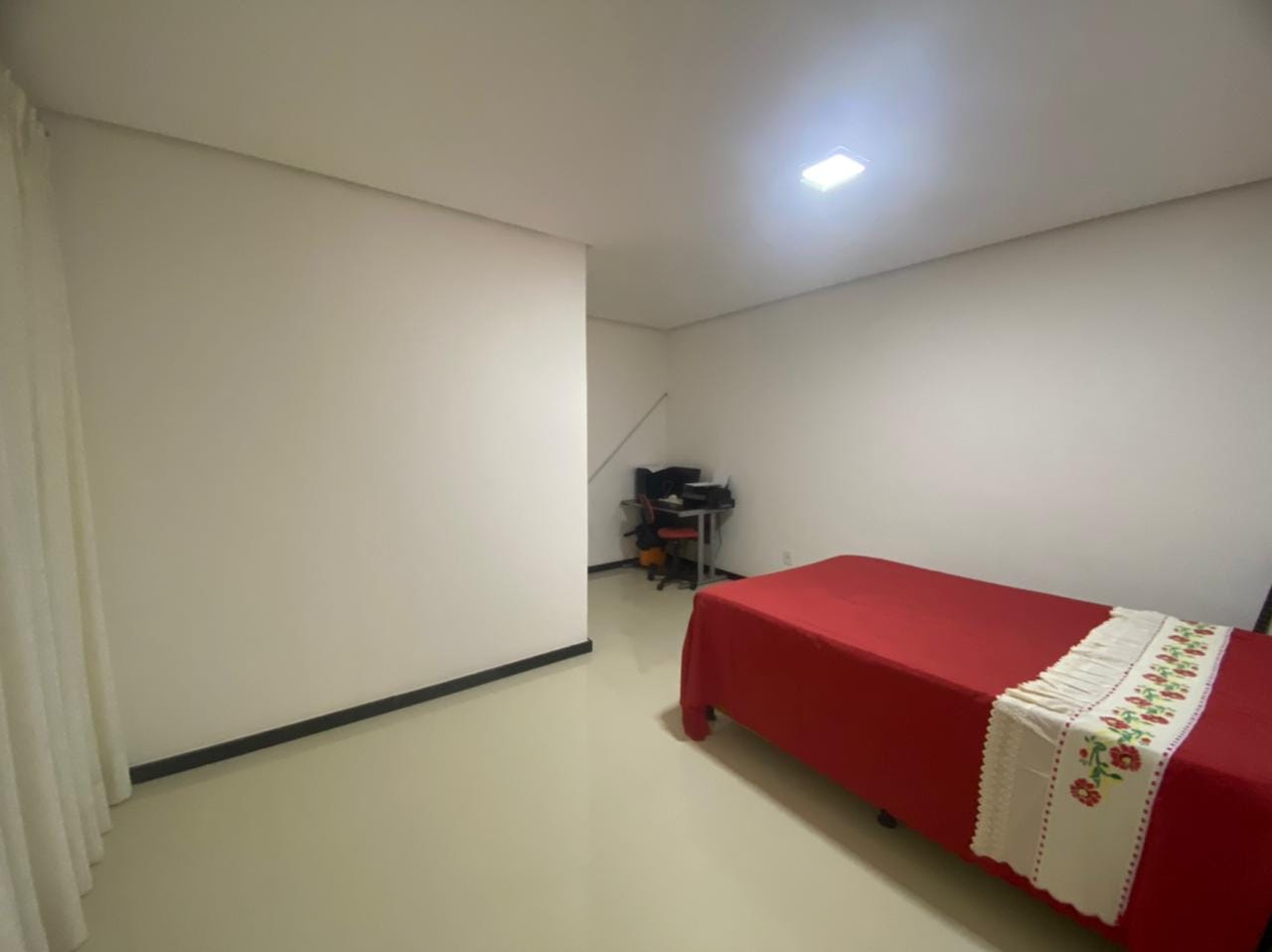 Apartamento térreo à venda, com 4 quartos sendo 2 suítes, com excelente acabamento, garagem para 4 carros, no bairro Candeias em  Vitória da Conq - foto 13