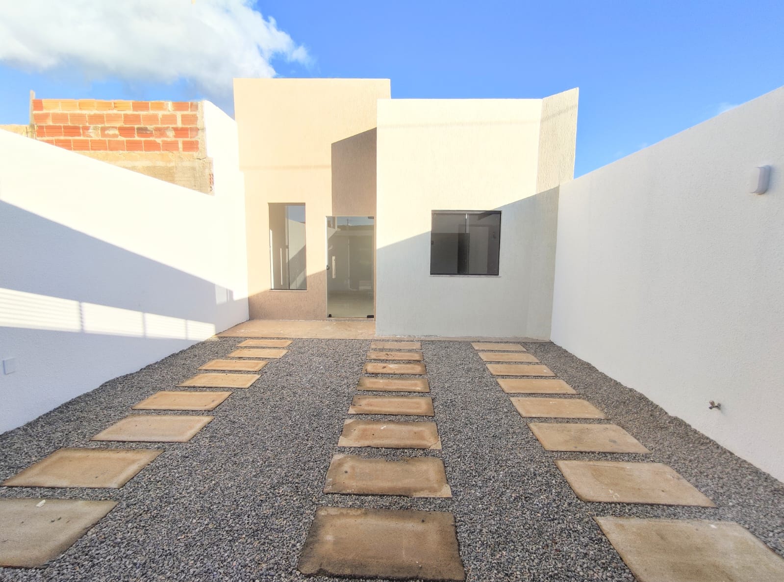 Casa  pronta para morar (solta) de 3 quartos sendo 1 suíte com quintal, Primavera, Vitória da Conquista, BA - foto 2