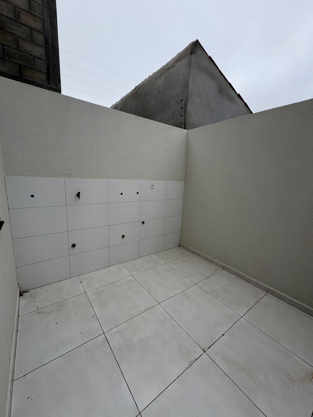 Casa duplex de 3 quartos sendo 2 suítes, garagem 2 carros + quintal - foto 13