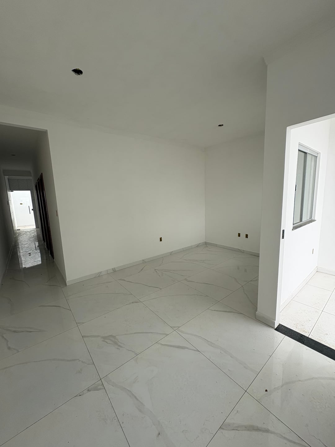 Casa de 2 quartos sendo 1 suíte com garagem para dois carros e quintal - foto 13