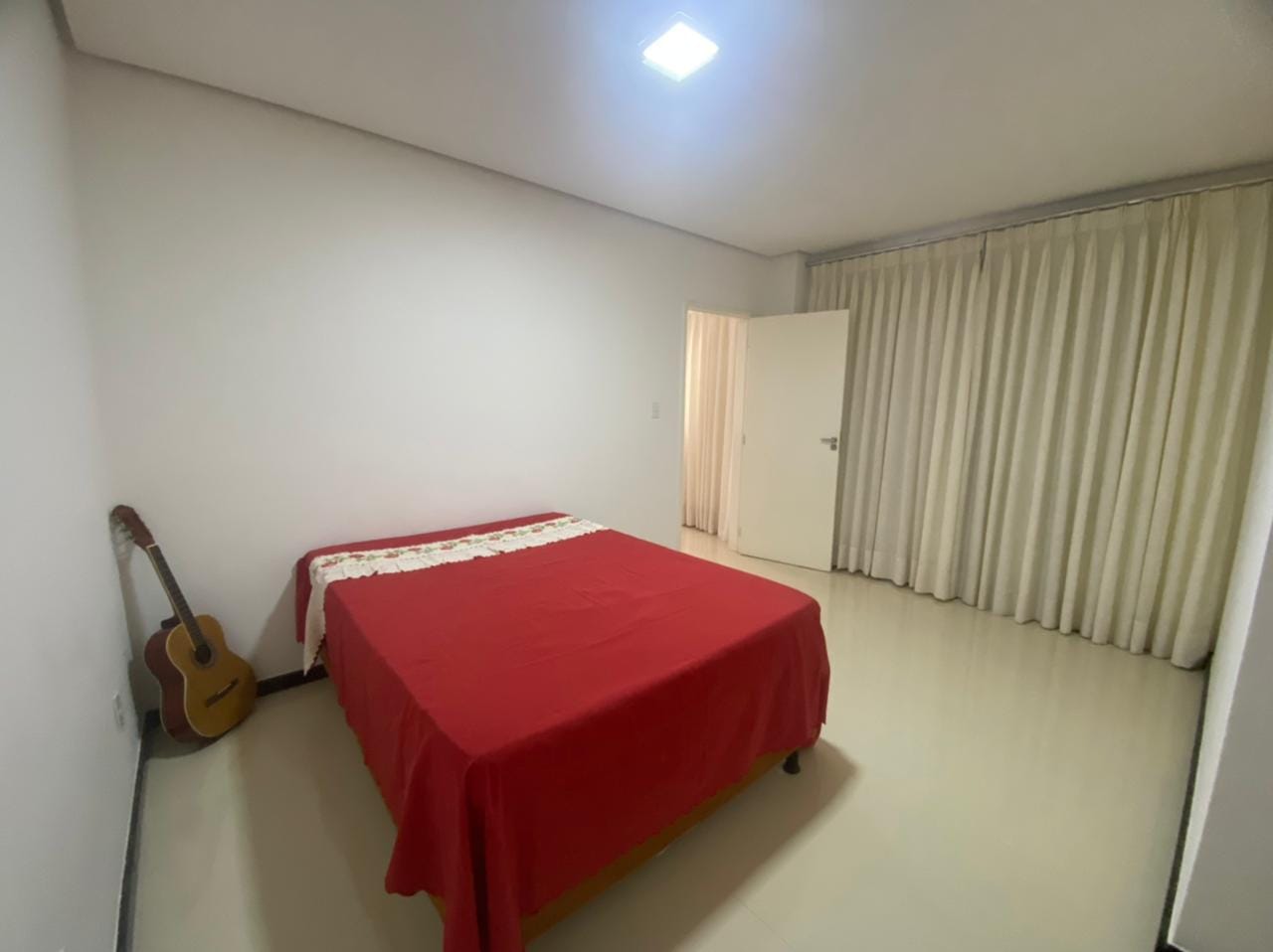 Apartamento térreo à venda, com 4 quartos sendo 2 suítes, com excelente acabamento, garagem para 4 carros, no bairro Candeias em  Vitória da Conq - foto 14
