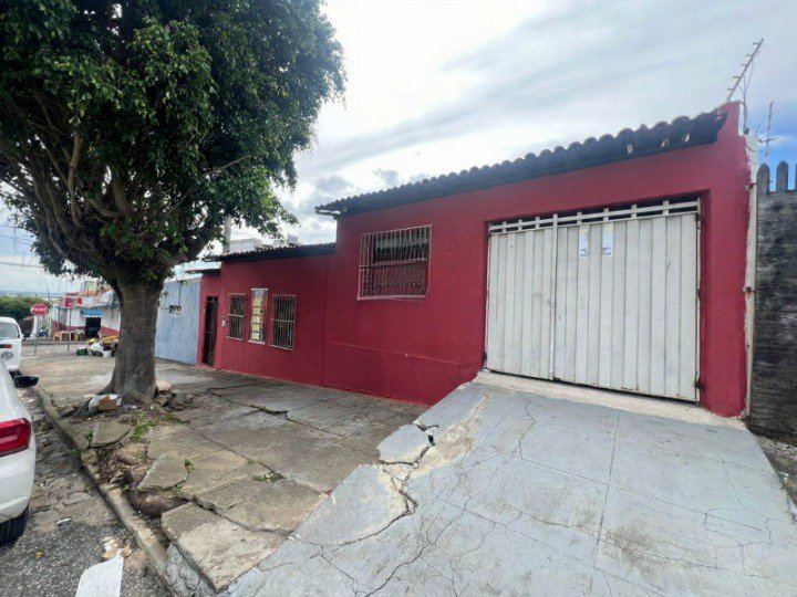 Casa à venda no Bairro Alto Maron, Próximo ao Centro, Vitória da Conquista, Ba - foto 1