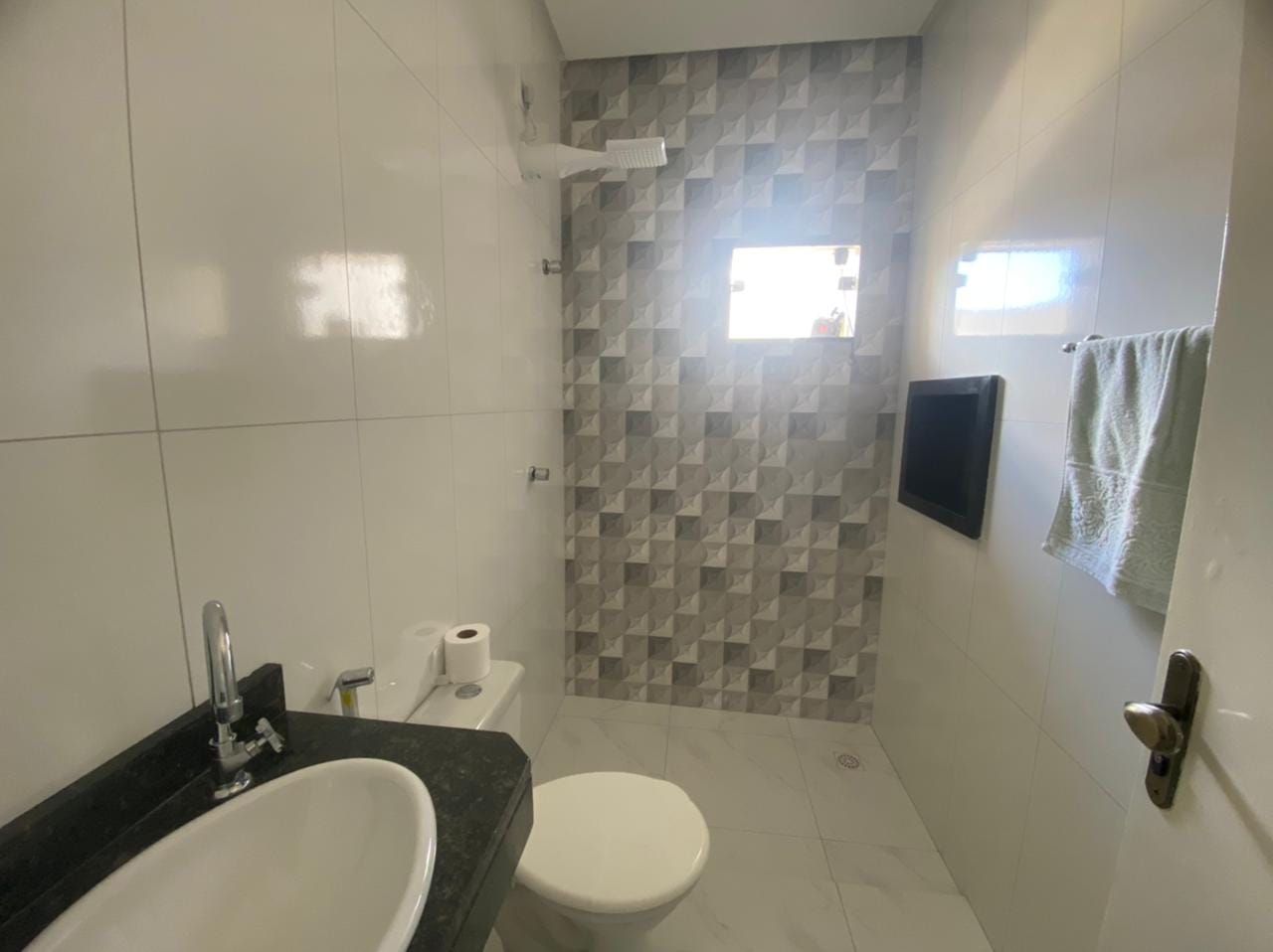 Apartamento térreo à venda, com 4 quartos sendo 2 suítes, com excelente acabamento, garagem para 4 carros, no bairro Candeias em  Vitória da Conq - foto 15