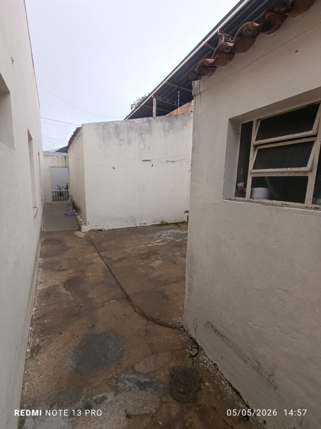 Casa com Sala, 2 quartos, copa, banheiro social, cozinha, área de serviços + edícula com quarto e banheiro, quintal e garagem no Sumaré/Centro, V - foto 14
