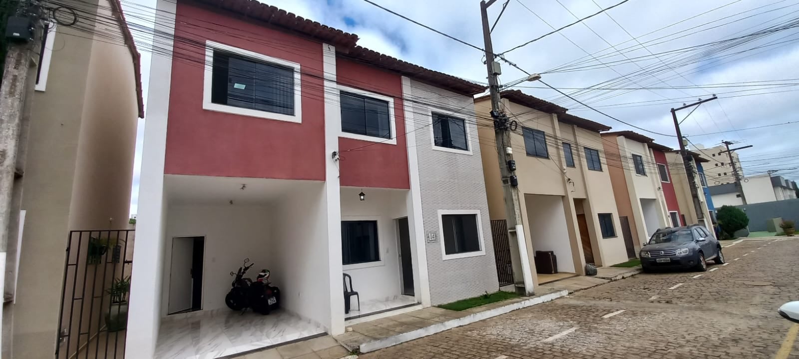 Casa sobrado em condomínio fechado com 3 quartos sendo 1 suite no Alto da Boa Vista, Vitoria da Conquista Bahia - foto 1