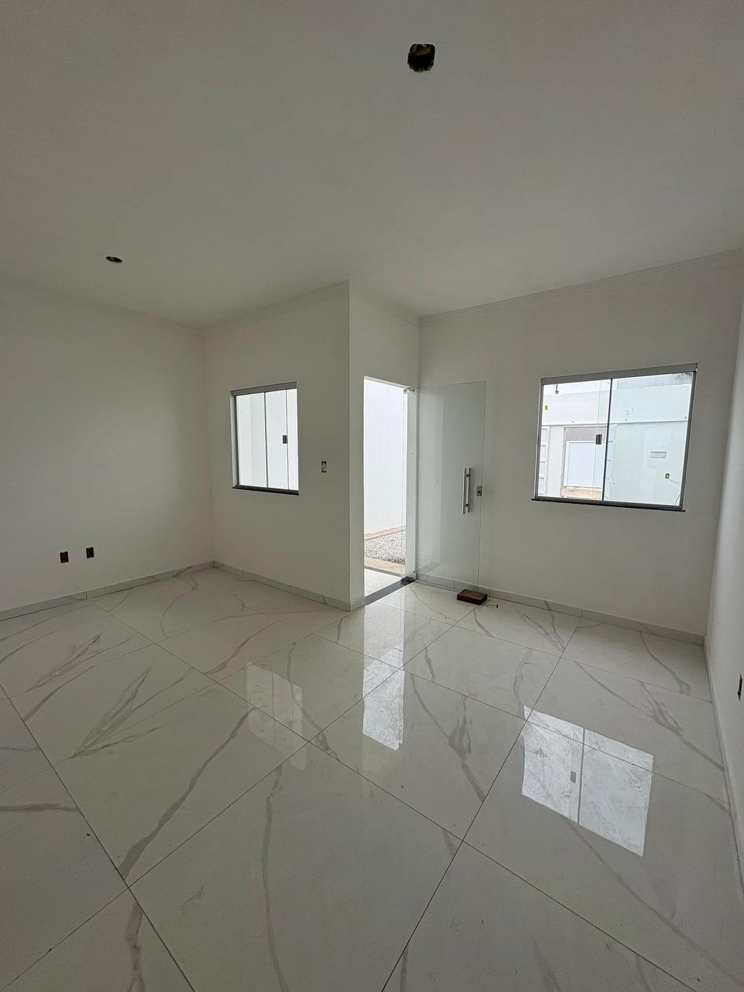 Casa de 2 quartos sendo 1 suíte com garagem para dois carros e quintal - foto 14