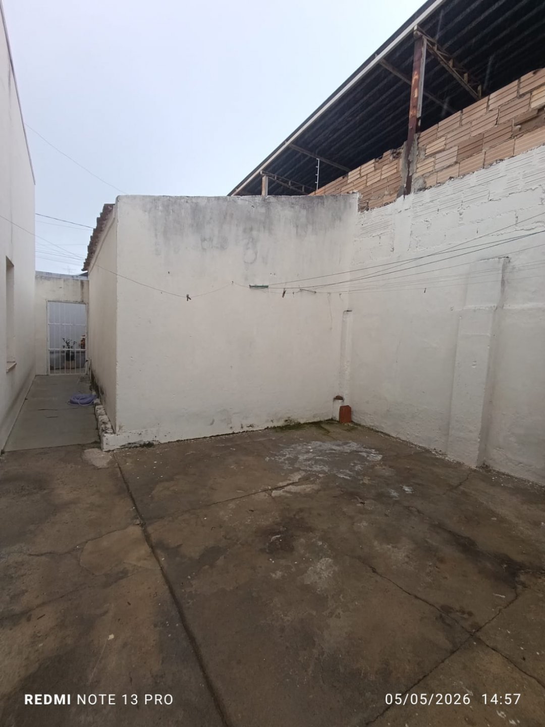 Casa com Sala, 2 quartos, copa, banheiro social, cozinha, área de serviços + edícula com quarto e banheiro, quintal e garagem no Sumaré/Centro, V - foto 15