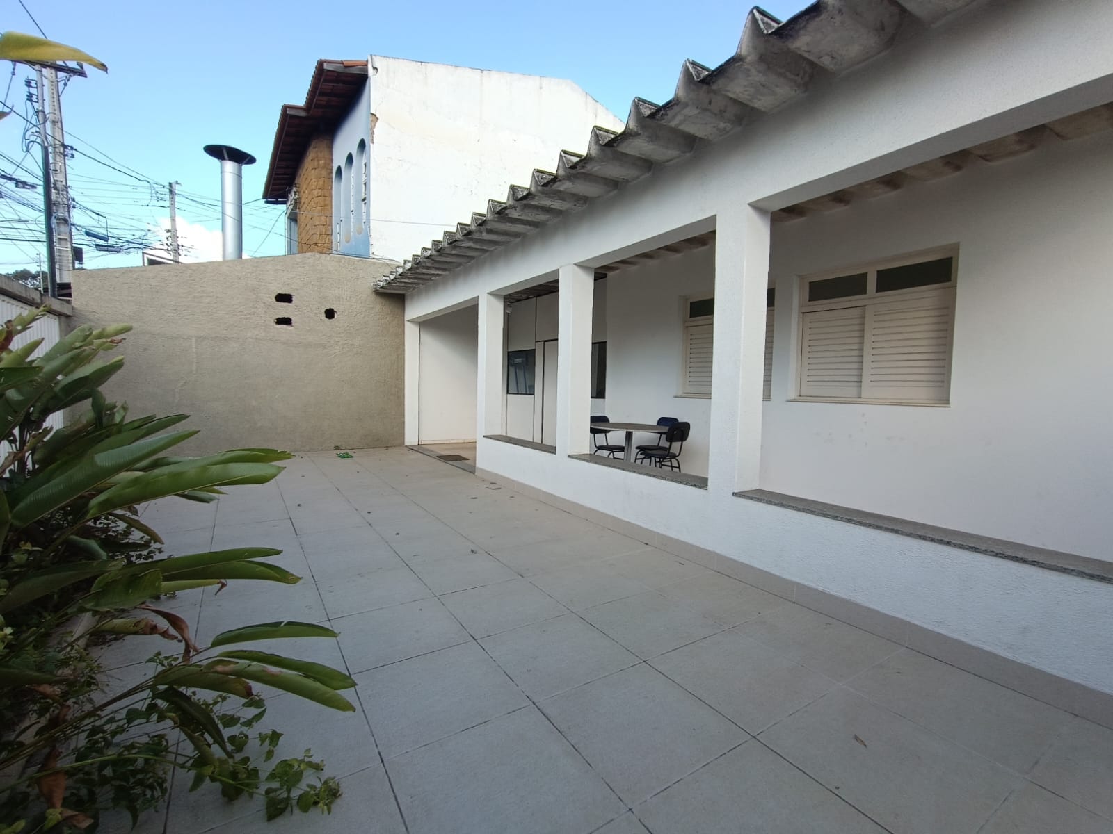 Casa comercial para alugar no B. Recreio em ótima localização, 3 quartos sendo 1 suite, 2 salas com bastante espaço. - foto 2
