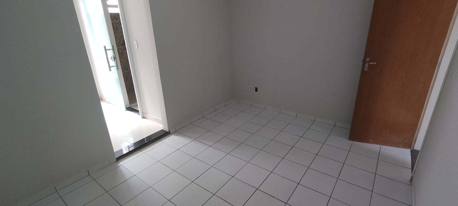 Village 2 quartos sendo 1 suíte ampliado com cozinha planejada + escritório para locação em condomínio fechado no Vivenda dos Bosque Vitória da C - foto 16