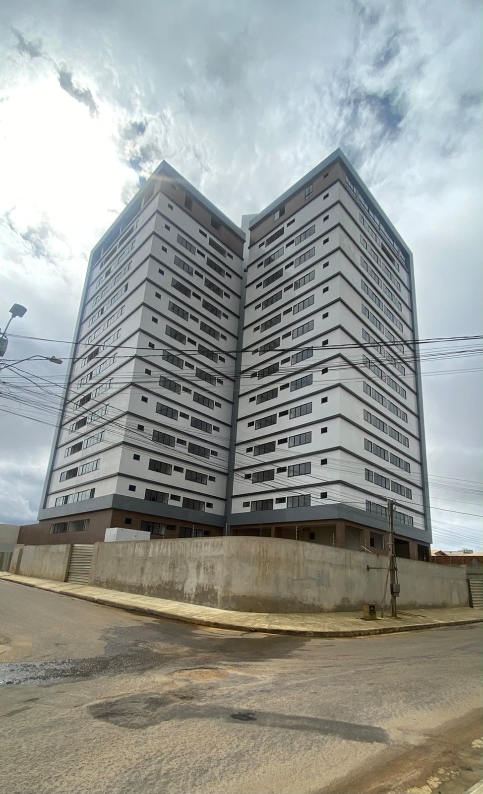 Apartamento à Venda no Bairro Candeias, com 140 m², 3 Suítes, 2 vagas de garagem,  11º Andar, em Vitória da Conquista, Ba. - foto 11