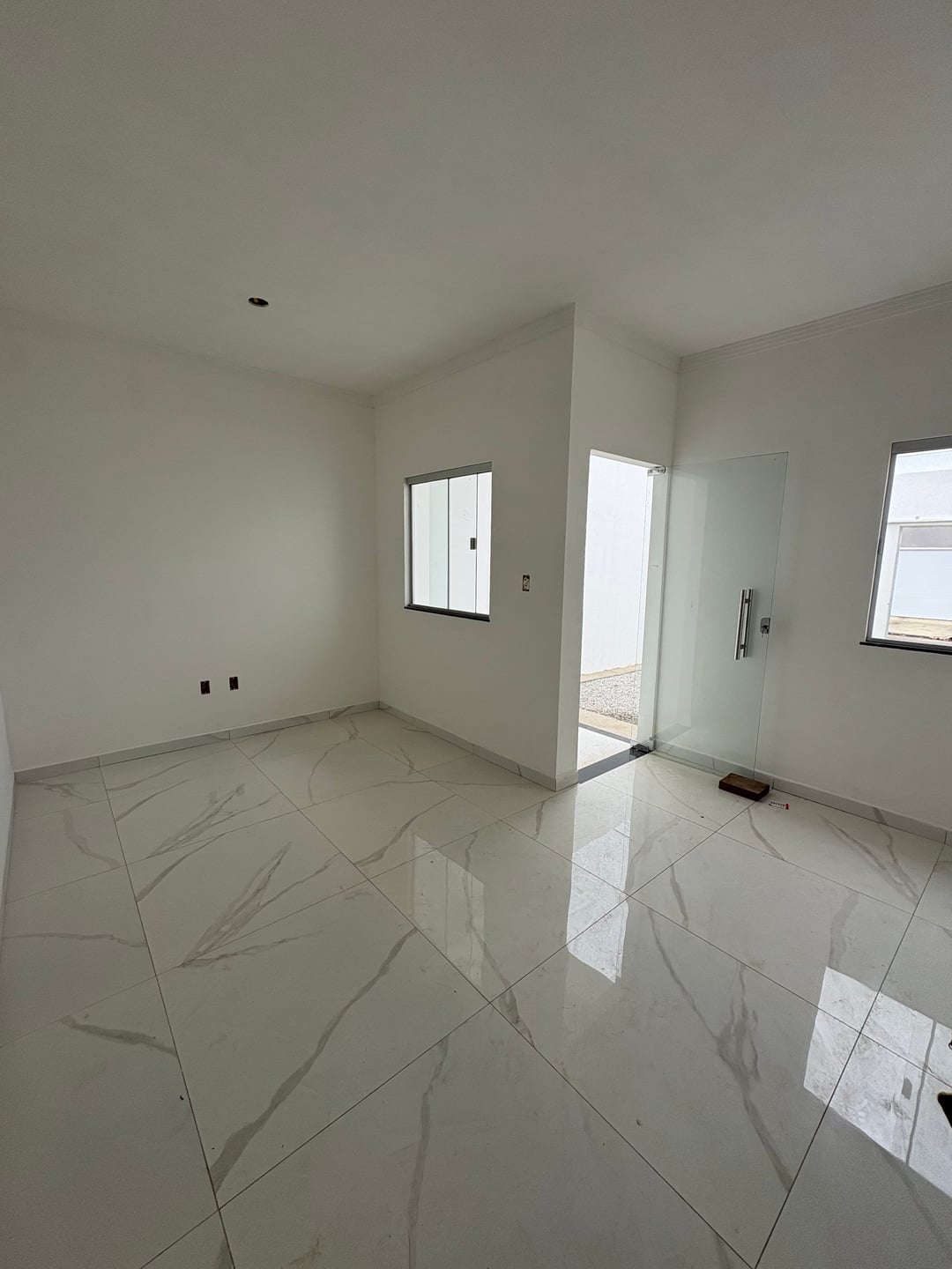 Casa de 2 quartos sendo 1 suíte com garagem para dois carros e quintal - foto 15