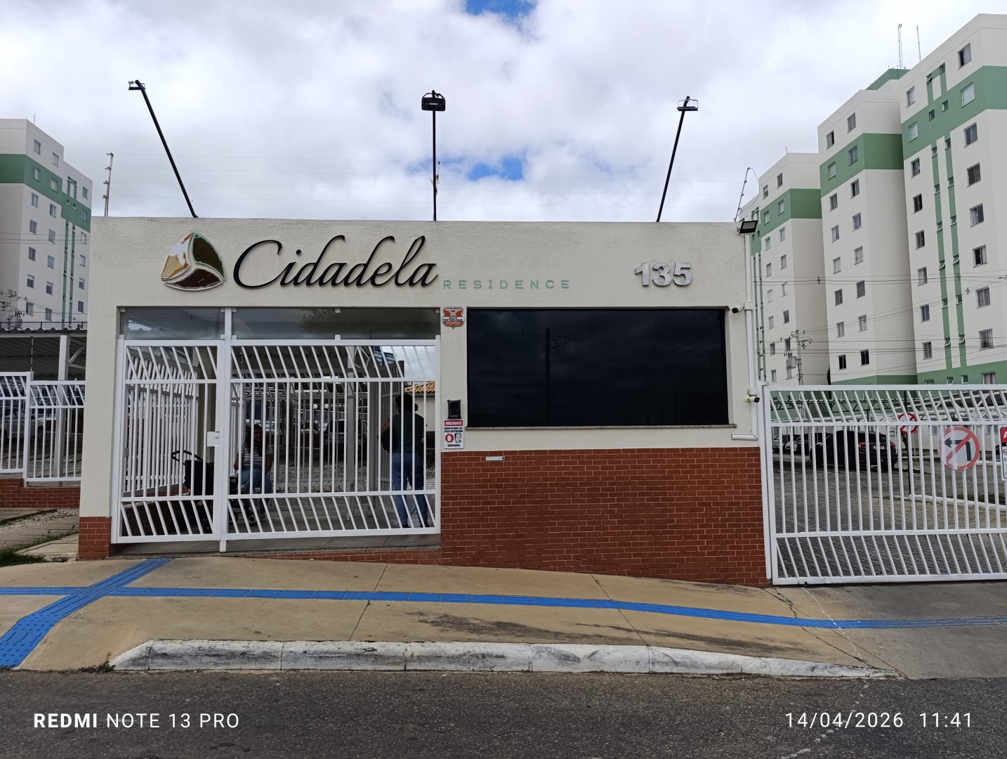 Apartamento de 3 quartos sendo 1 suite completamente mobiliado para alugar no Residencial Cidadela com piscina e portaria 24h, Vitória da Conquis - foto 1