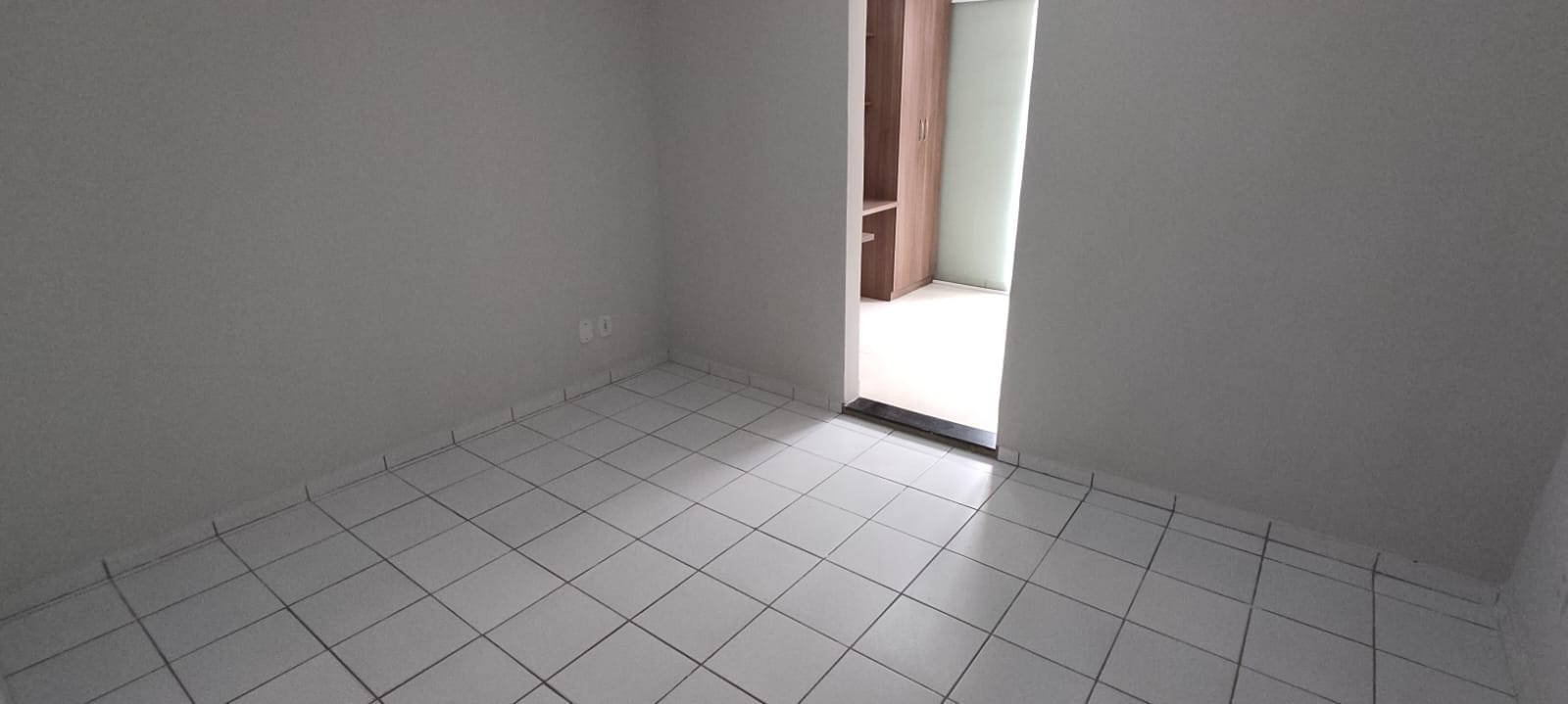 Village 2 quartos sendo 1 suíte ampliado com cozinha planejada + escritório para locação em condomínio fechado no Vivenda dos Bosque Vitória da C - foto 17