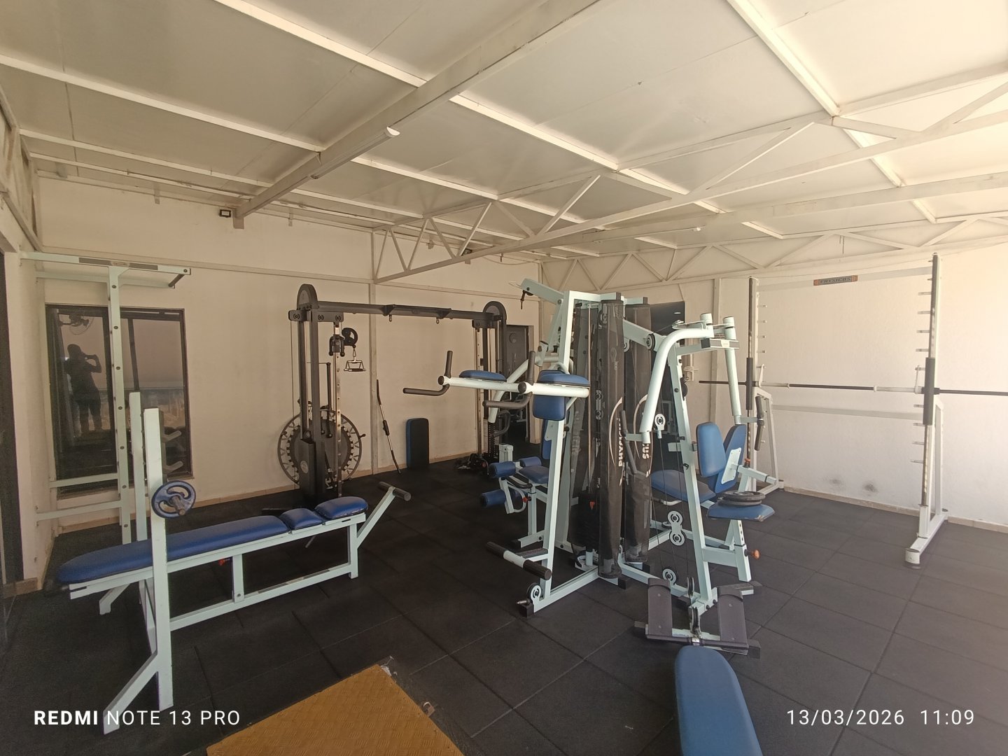 Apartamento com 3 quartos sendo 1 suíte+ dependência + 2 vagas de garagem+ depósito à venda em Candeias, Vitória da Conquista - Área de lazer com - foto 16