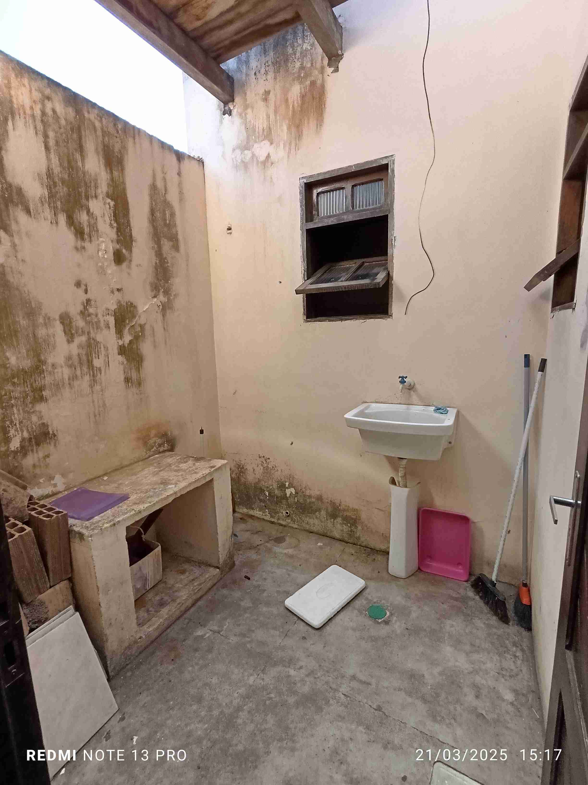 Conjunto comercial para locação com 6 salas, 3 banheiros, pátio grande no Alto Maron, Vitória da Conquista, BA - foto 17