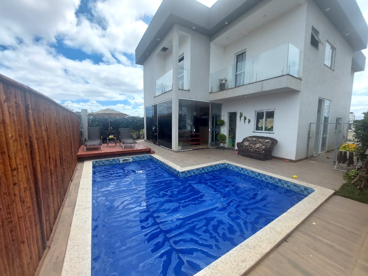 Casa de 4 quartos sendo 3 suites à venda em condomínio fechado com planejados, podendo ser vendido com os móveis no Boa Vista, Vitória da Conquis - foto 2