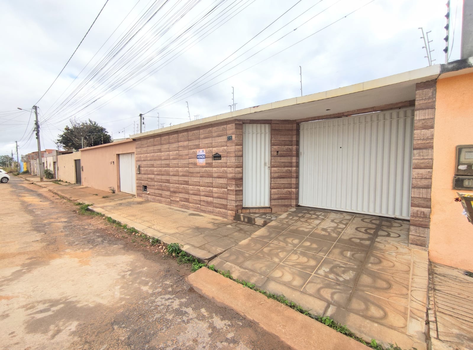 Casa Duplex (solta) com 5/4 sendo 1 suíte, com garagem para 4 carros no Bairro Felícia na região do Shopping Conquista Sul  Vitória da Conquista - foto 2