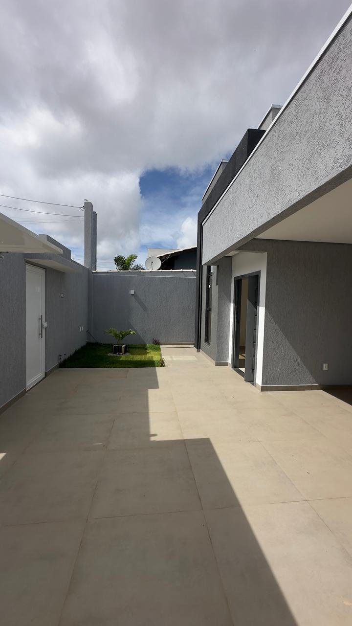 Casa nova e solta, nunca habitada com 3 suítes, sala ampla, espaço gourmet com churrasqueira no Bairro Felícia, Vitória da Conquista -BA - Felícia, Vitória da Conquista