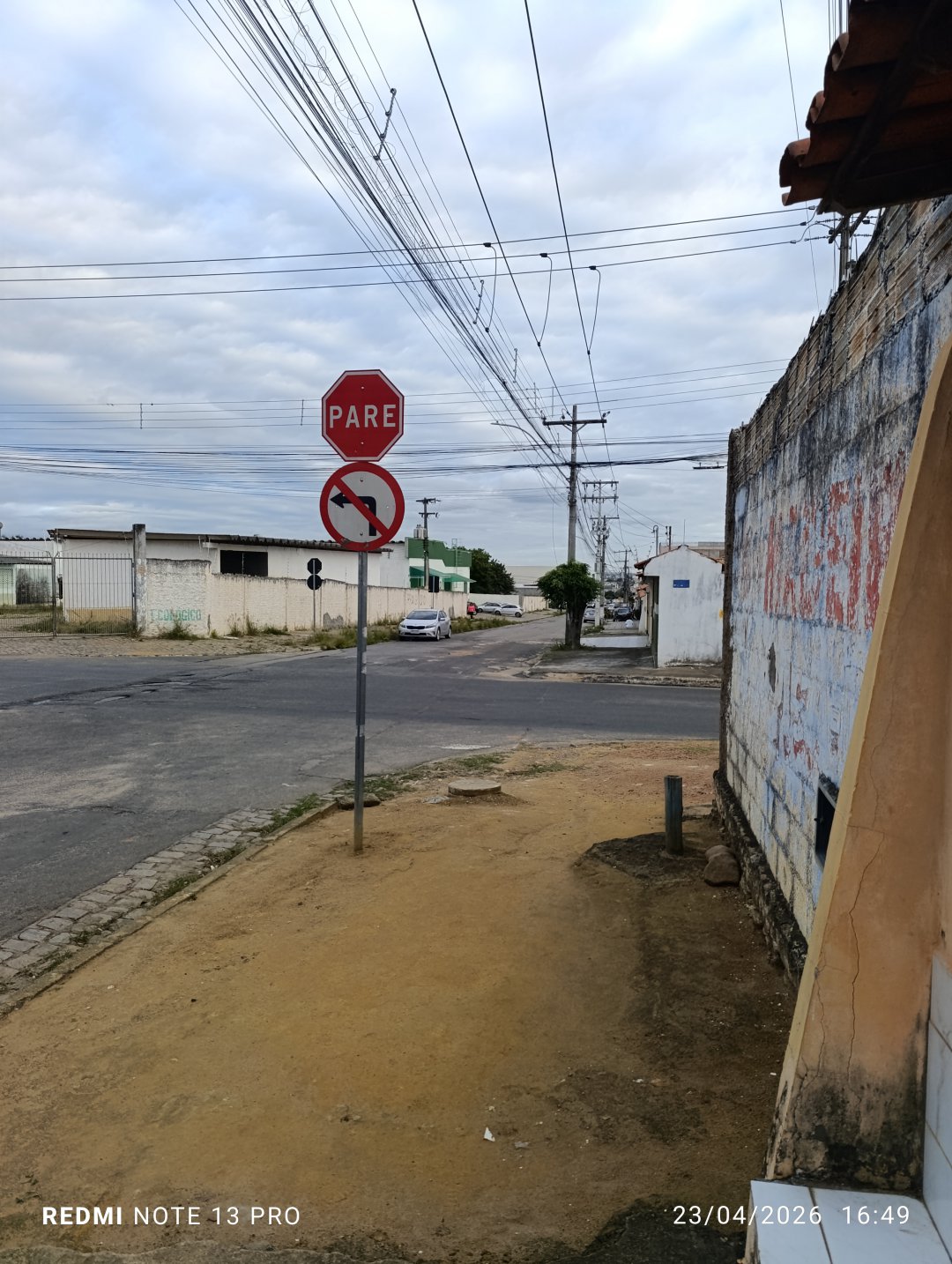Terreno na Av. Pará esquina, parte de cima, esquina com a Av. Paramirim. 3 terrenos urbanos com 300 m² cada, 30 x 30 num total de 900 m², Bairro - Ibirapuera, Vitória da Conquista