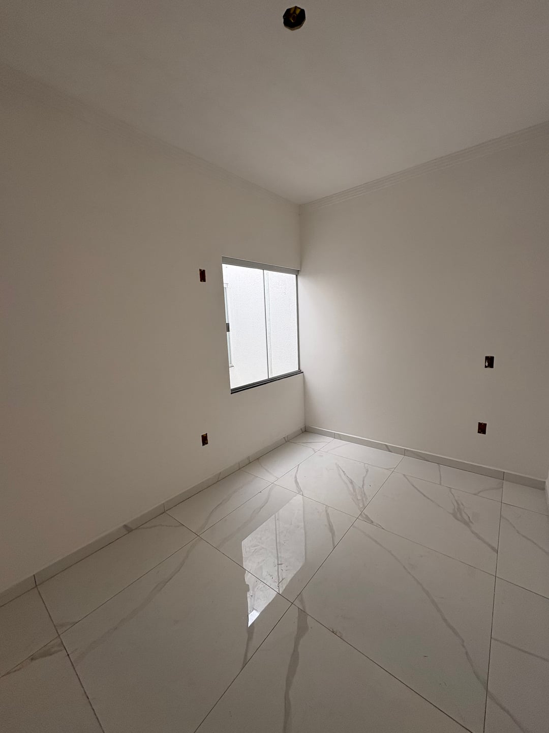Casa de 2 quartos sendo 1 suíte com garagem para dois carros e quintal - foto 17