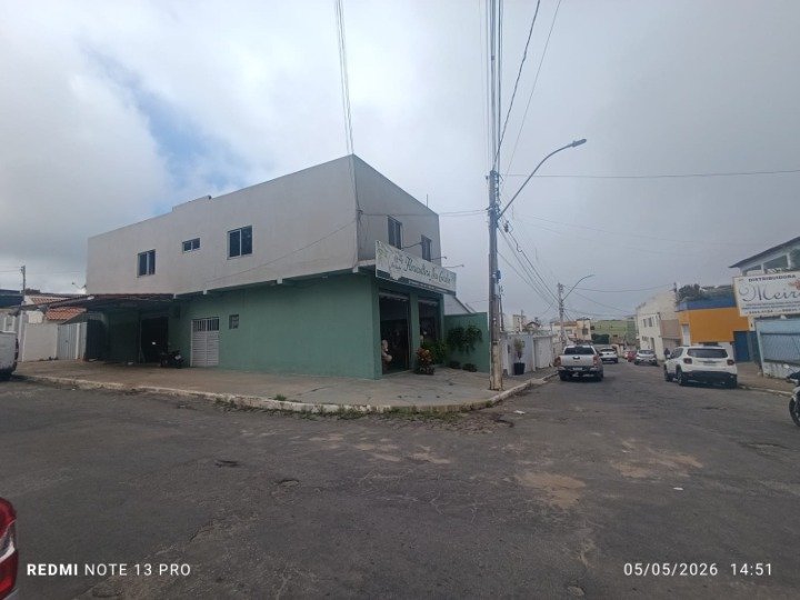 Ponto comercial + 2 apartamentos na parte superior, na Av. Santa Helena, esquina com a Nilo Peçanha, Sumaré/Centro, Vitória da Conquista - BA - foto 1