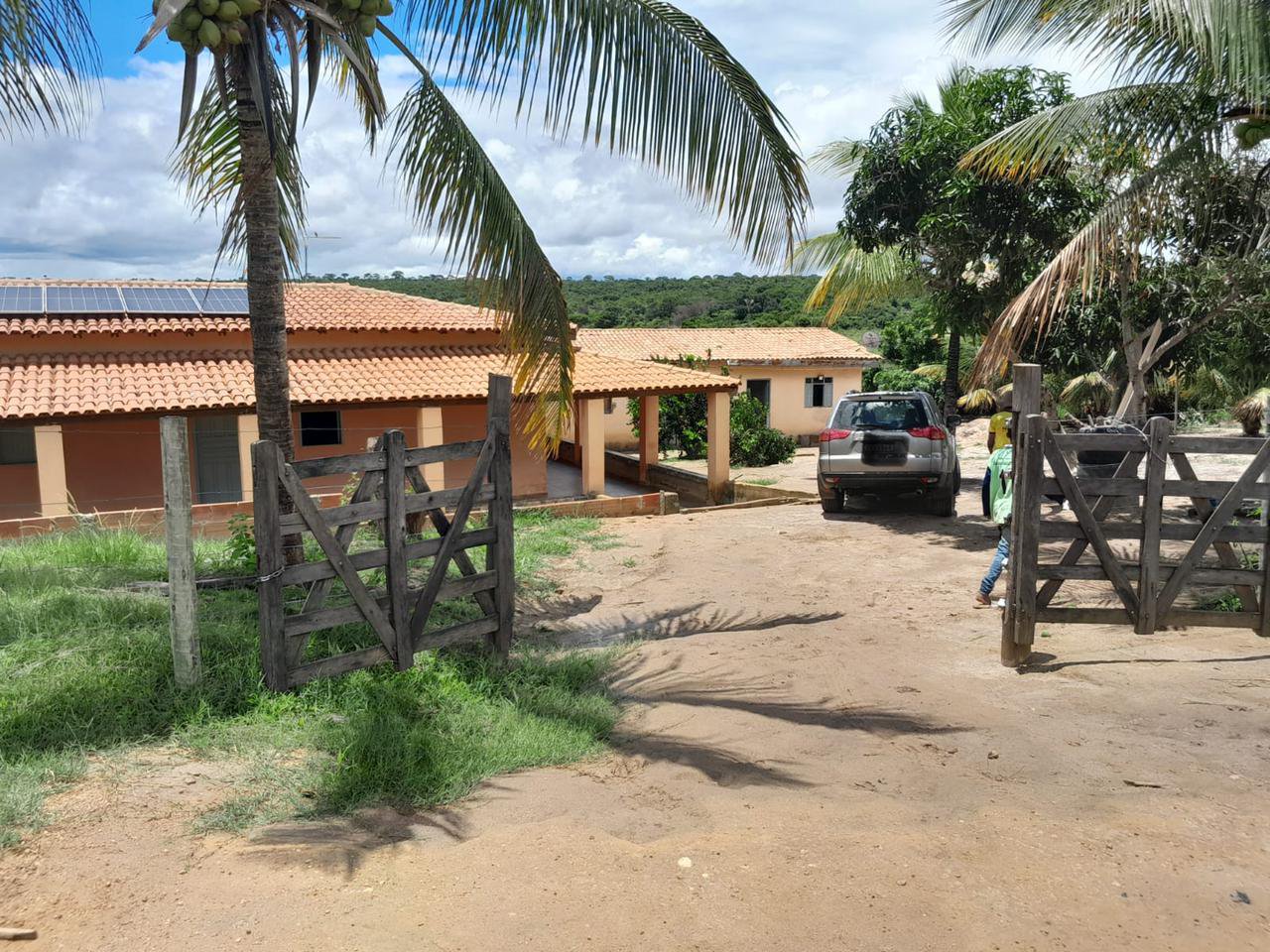 Excelente Fazenda à venda, com 202 hectares.  Distante 110km de Vitória da Conquista. Localizada no final do distrito de Encruzilhada perto de Mi - Centro, Encruzilhada