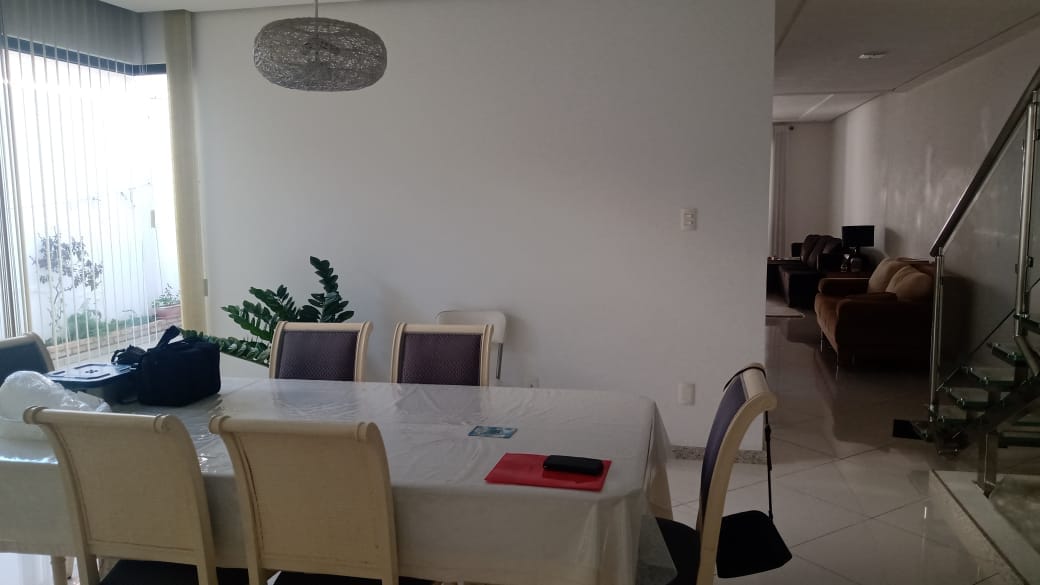 Casa com 3 suítes , 2 salas  em excelente localização à venda, Recreio próximo ao centro da cidade, Vitória da Conquista, BA - foto 2