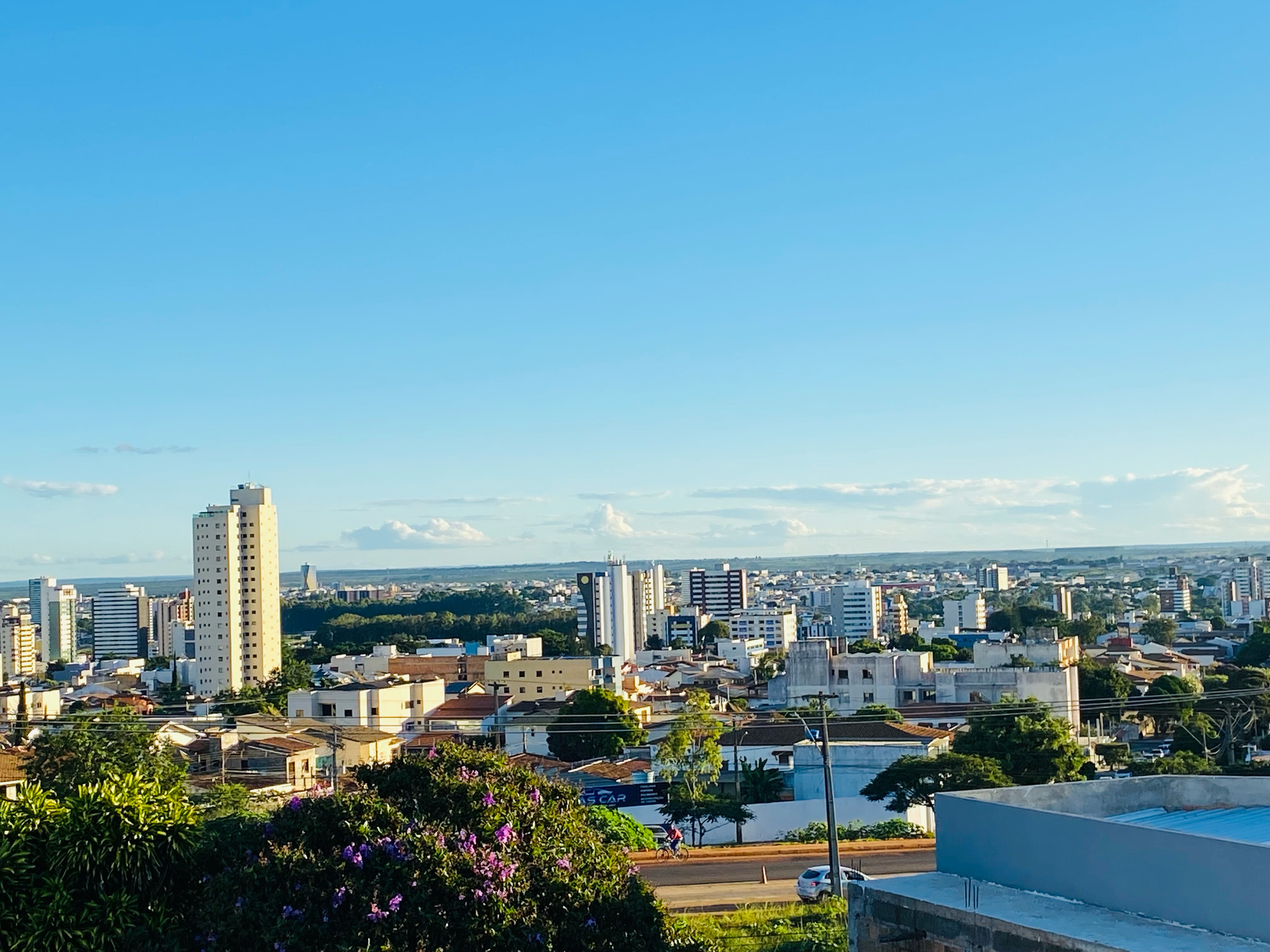 Vendo ótima casa duplex de 4 quartos, sendo 3 suítes, garagem para 5 carros,  Vitória da Conquista, BA - foto 2