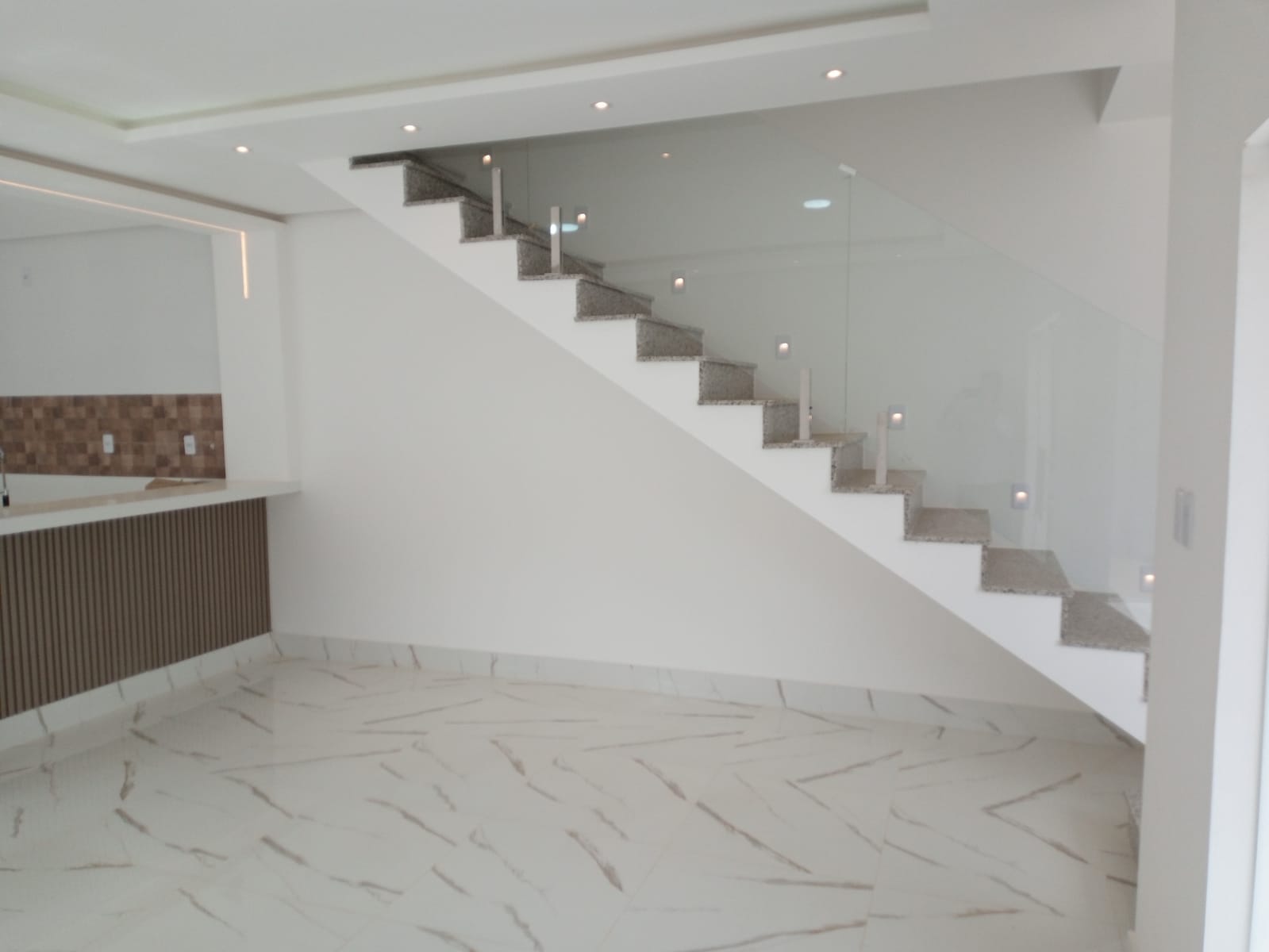 Casa duplex  3 suítes  sendo 1 com closet e outra com varanda + vaga de garagem para 4 carros com 143 m²  no Alto da Boa Vista, Vitória da Conqui - foto 18