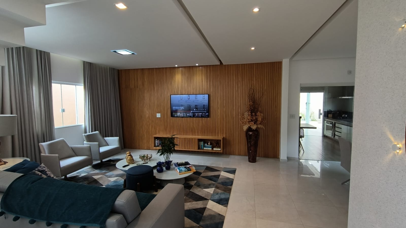 Casa Alto Padrão recém construída com 247 m² de área útil próximo de Faculdades no Bairro Candeias em Vitória da Conquista - BA - foto 18