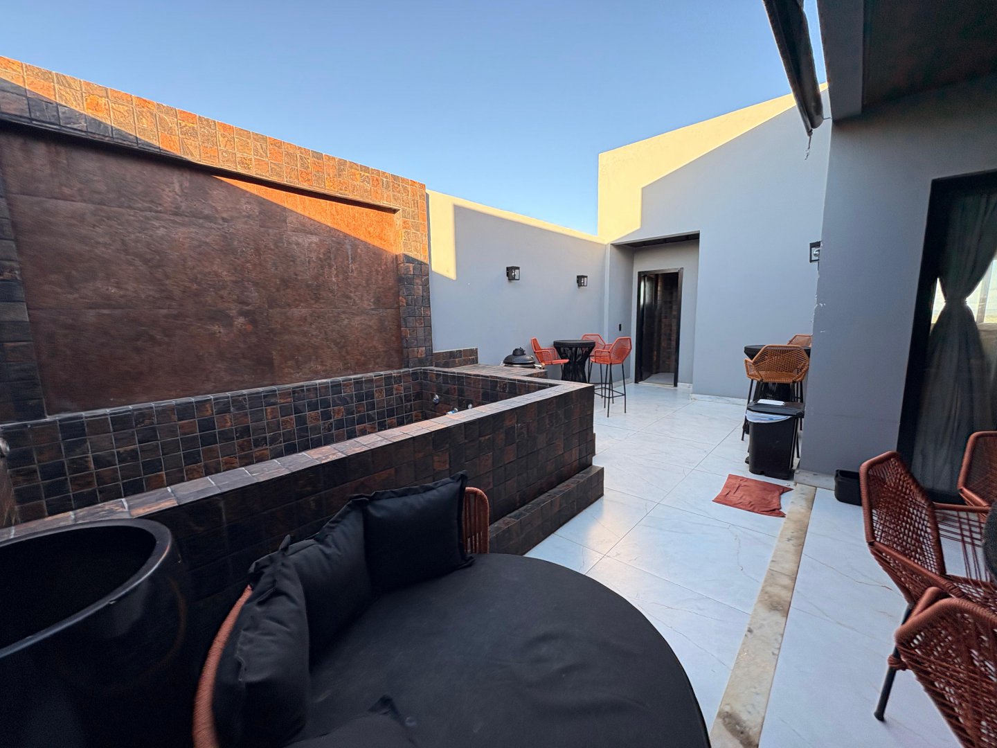 Cobertura duplex mobiliada com 4 quartos sendo 3 suites, terraço comm área gourmet e piscina a venda no bairro Candeias em Vitoria da Conquista - - foto 17