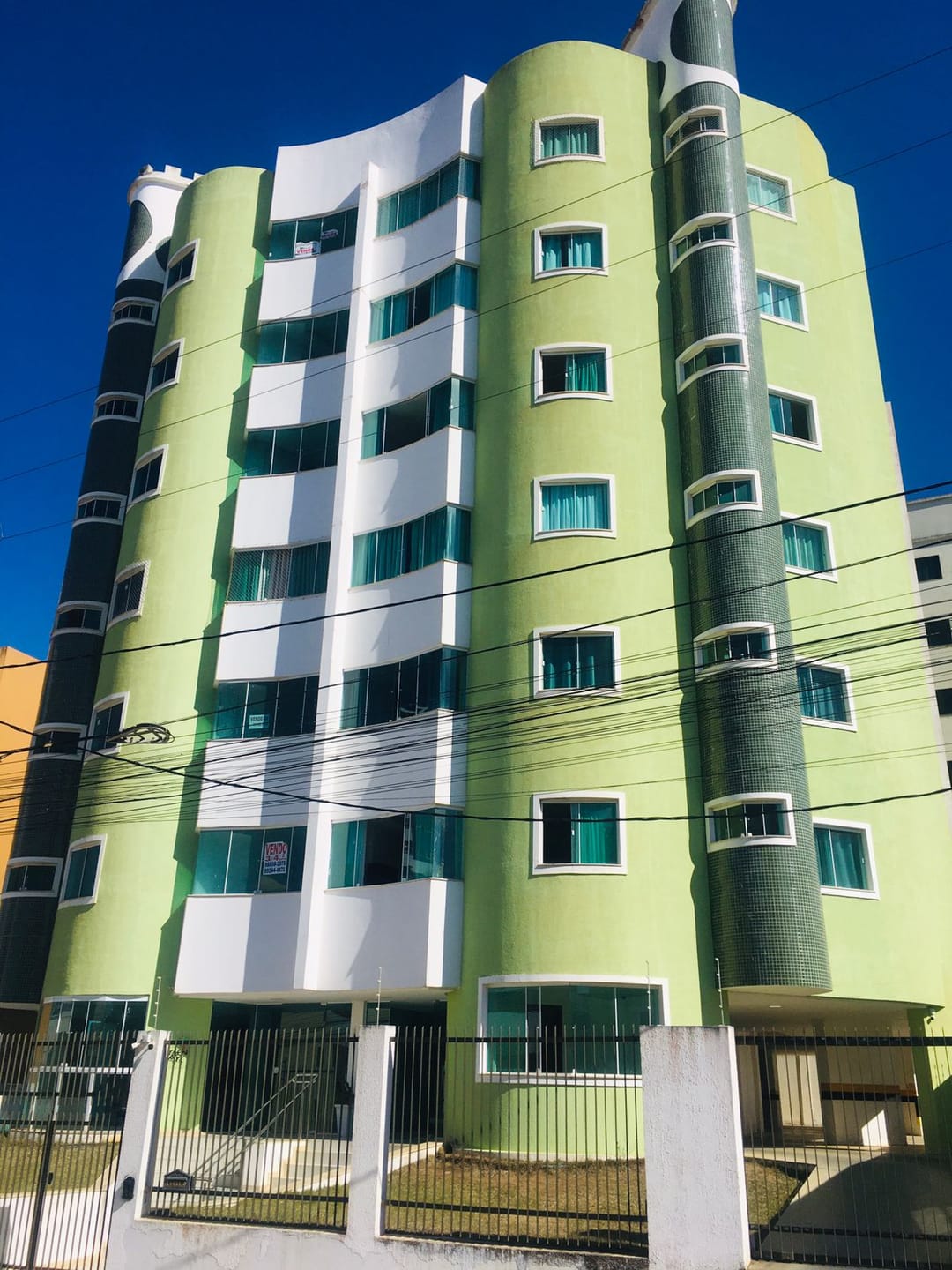 Vendo excelente apartamento de 3 quartos sendo 1 suíte, todo mobiliado, 103M² + 2 Elevadores no Candeias, Vitória da Conquista, BA - foto 2