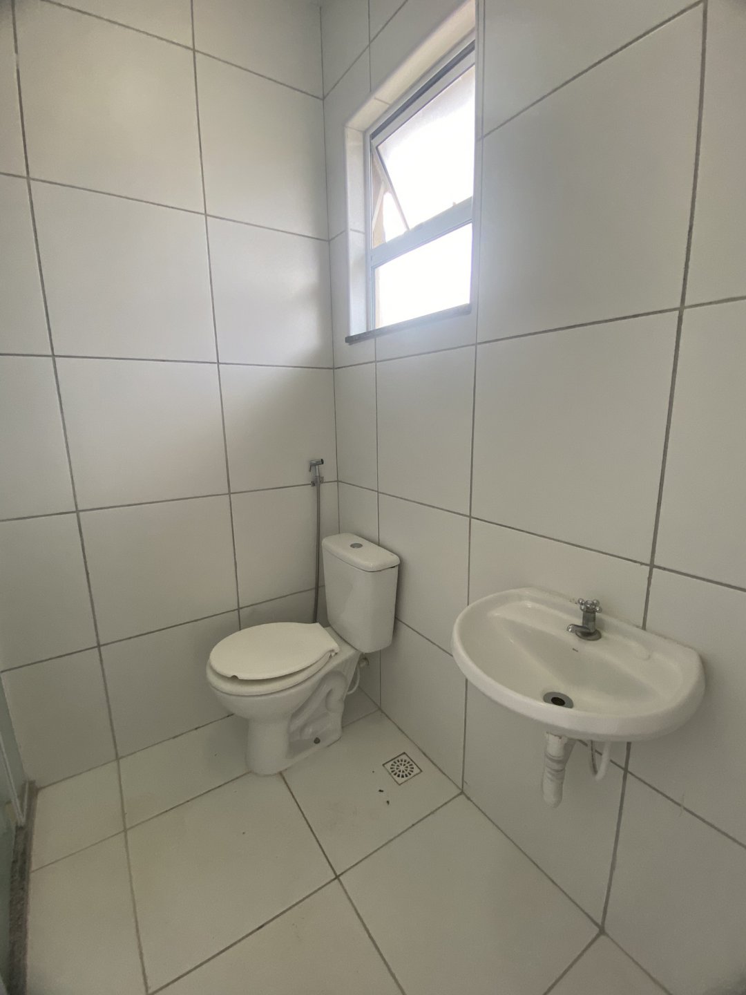 Apartamento para locação, no 1º andar, com 2/4 sendo 1 suite, Bairro Primavera, em Vitória da Conquista - Bahia - foto 18