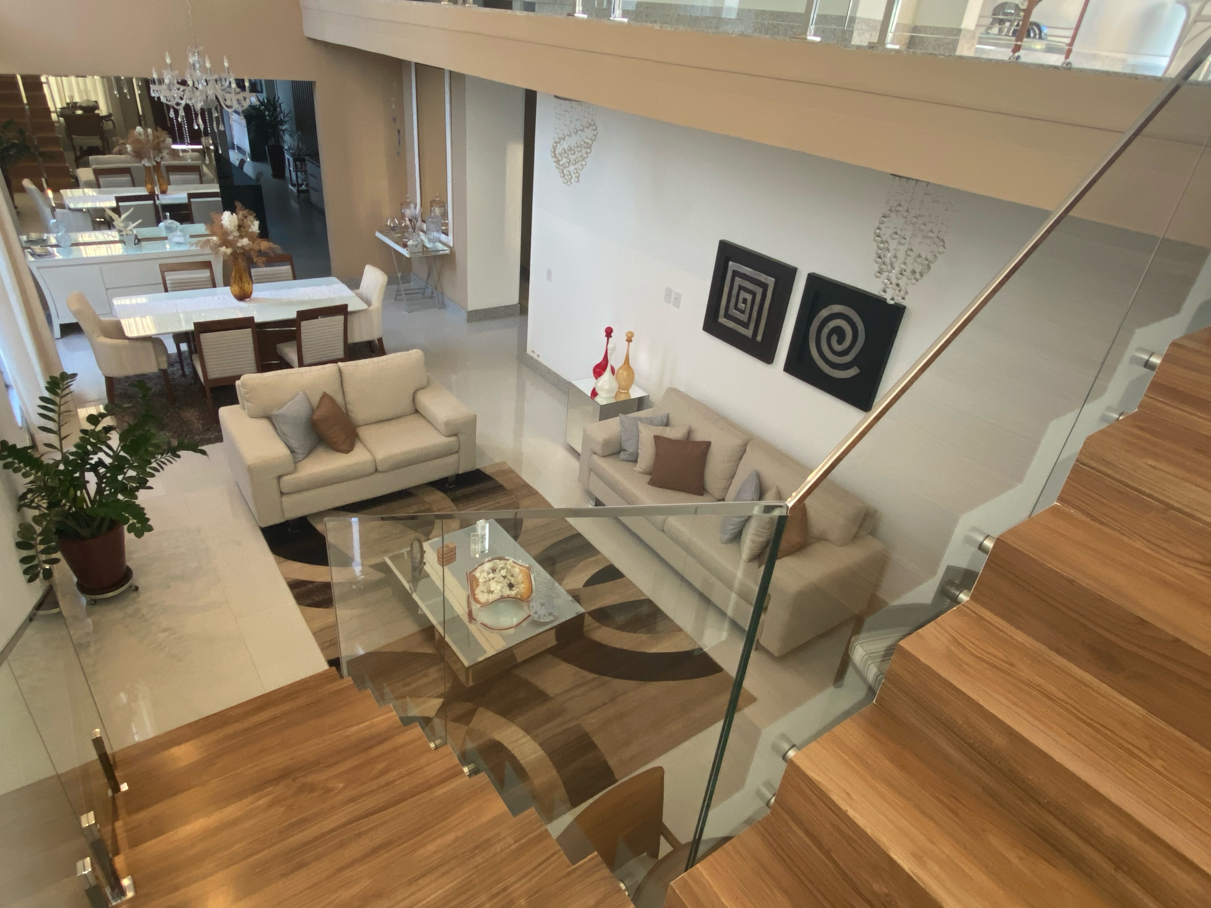 Linda Casa de 4 quartos sendo 3 suítes mais dependência completa e 4 vagas de garagem no Alphaville 1, Vitória da Conquista, BA - foto 2