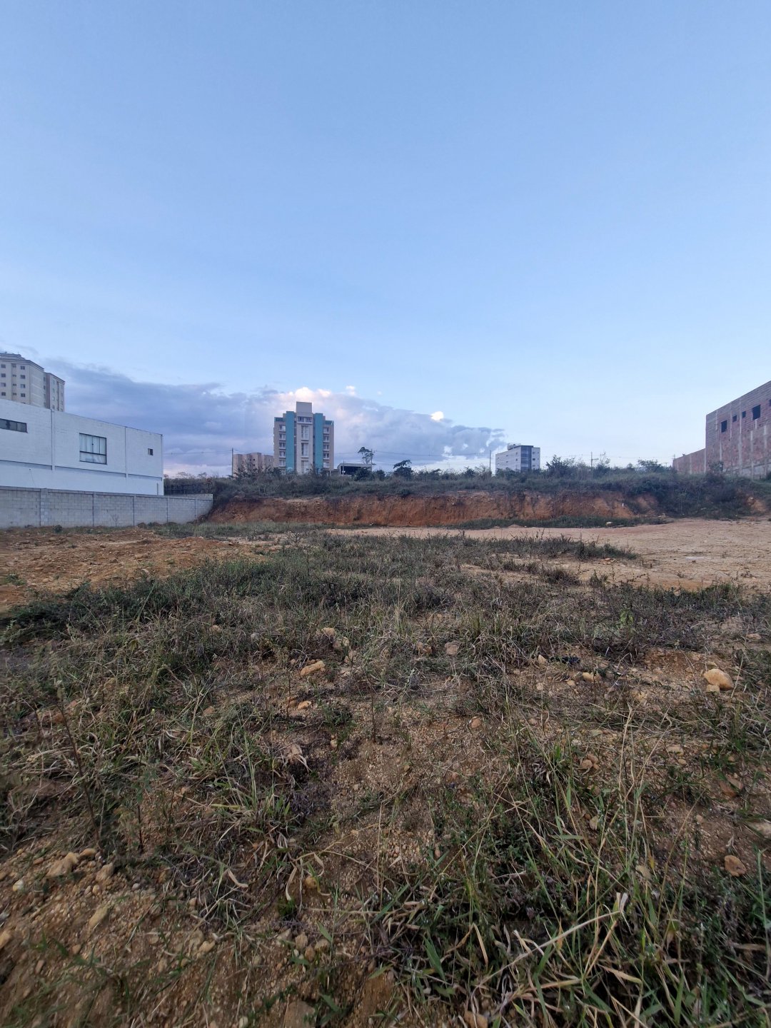 Terreno 360m² no Sol Nascente Candeias,  vista pra Cidade - foto 1