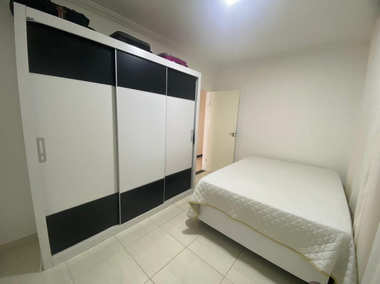 Apartamento térreo à venda, com 4 quartos sendo 2 suítes, com excelente acabamento, garagem para 4 carros, no bairro Candeias em  Vitória da Conq - foto 19