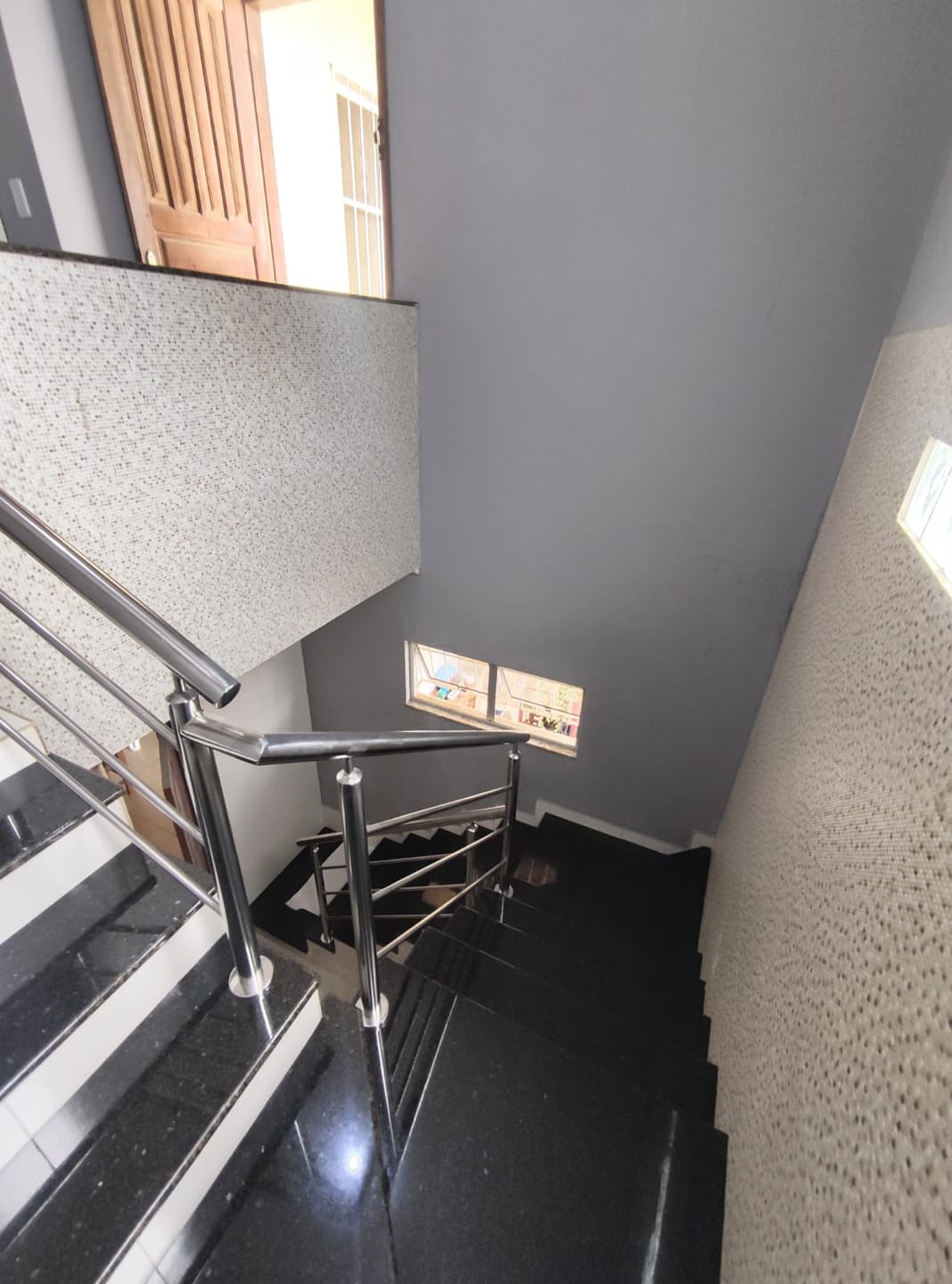 Casa Duplex (solta) com 5/4 sendo 1 suíte, com garagem para 4 carros no Bairro Felícia na região do Shopping Conquista Sul  Vitória da Conquista - foto 19