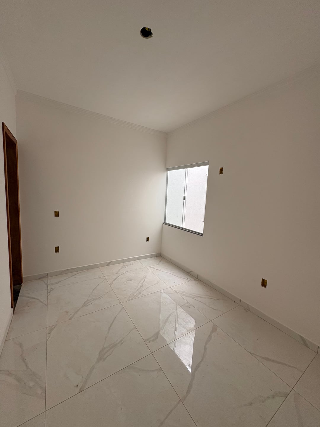 Casa de 2 quartos sendo 1 suíte com garagem para dois carros e quintal - foto 19