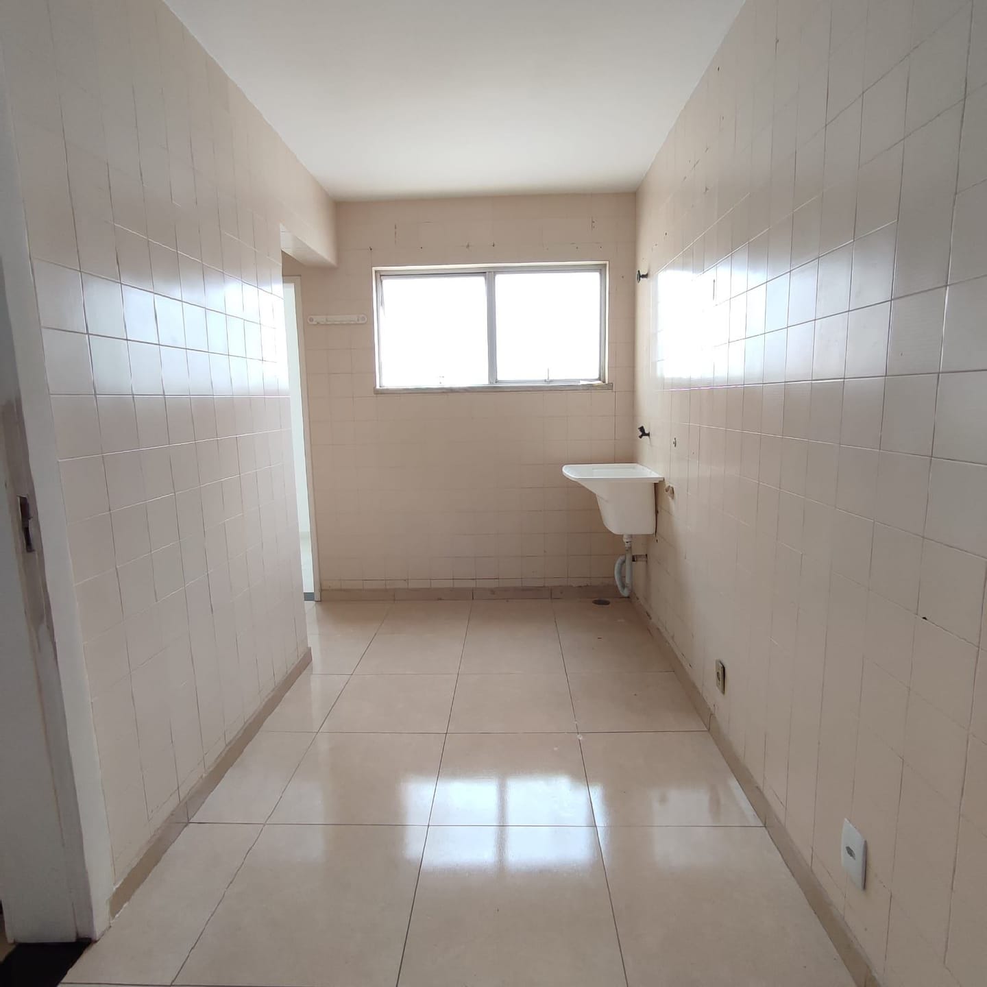 Excelente Apartamento com Varanda, Localizando na Av. Luiz Eduardo, Candeias, Vitória da Conquista, BA - foto 20