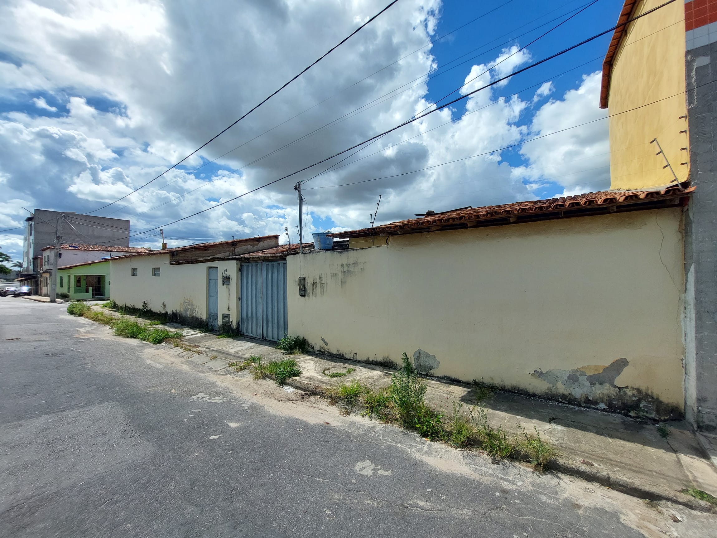 Casa de esquina com terreno de 110 m² à venda, Bairro Bela Vista perto da Av. Juracy Magalhaes, Vitória da Conquista, BA - foto 2