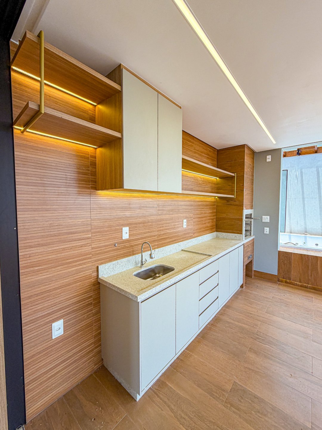 ALPHAVILLE 2 - Casa térrea com 3 Suítes + Varanda Gourmet com Hidro, Garagem coberta para 2 carros Vitória da Conquista Ba - foto 19