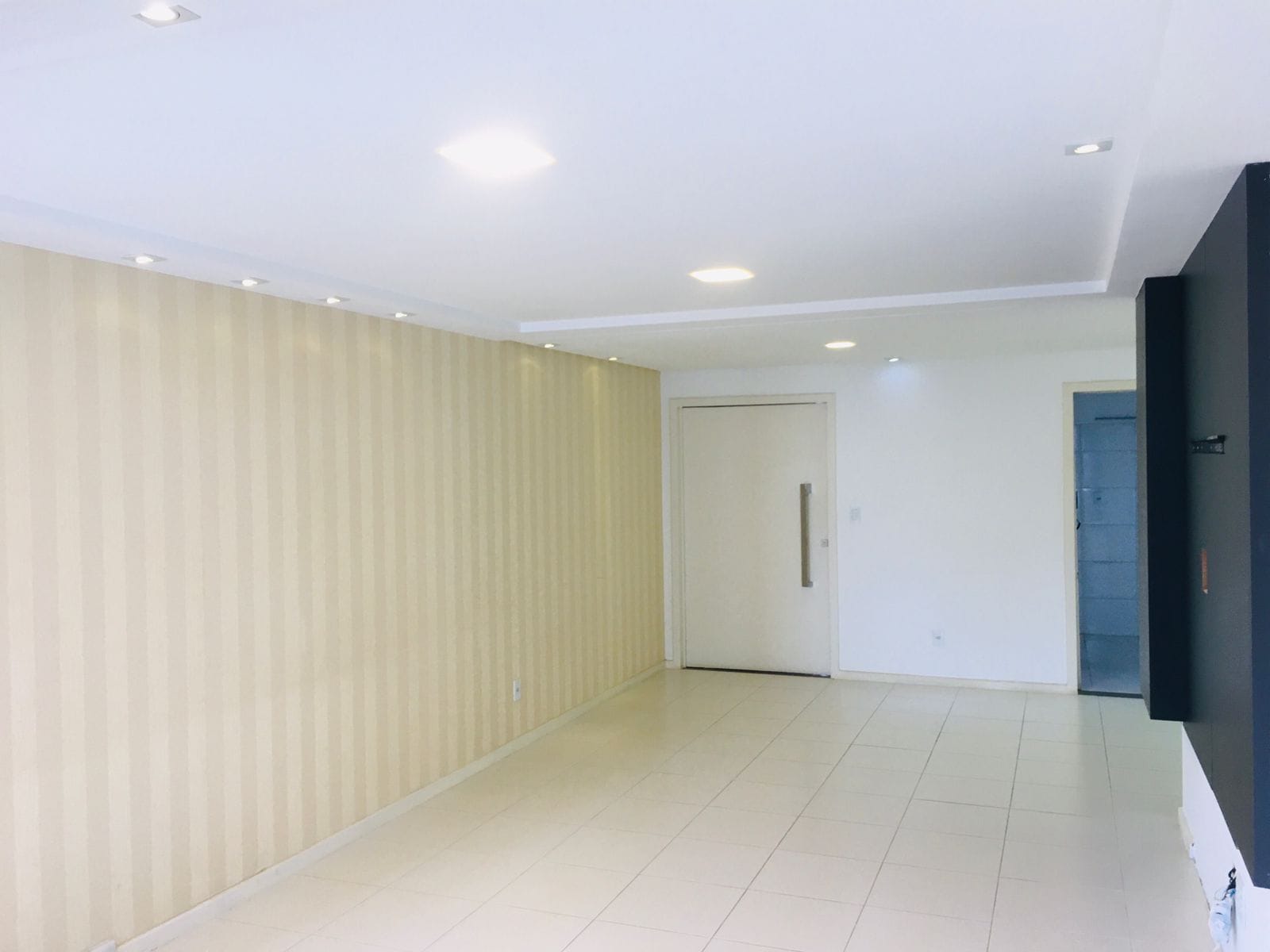 Apto de 3 quartos com suite e 2 semi suítes, dependência completa, 3 VAGAS COBERTAS , lazer completo com piscina aquecida, Candeias - Vitória da - foto 2