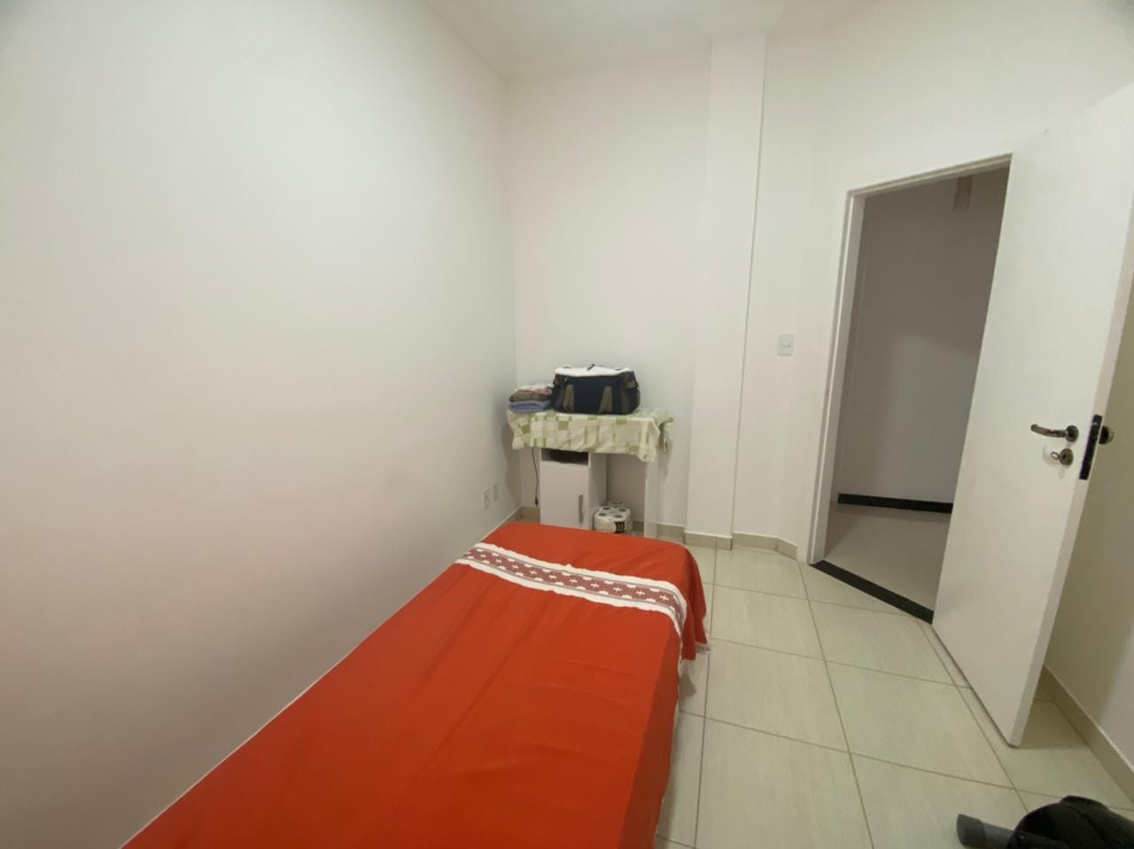 Apartamento térreo à venda, com 4 quartos sendo 2 suítes, com excelente acabamento, garagem para 4 carros, no bairro Candeias em  Vitória da Conq - foto 21