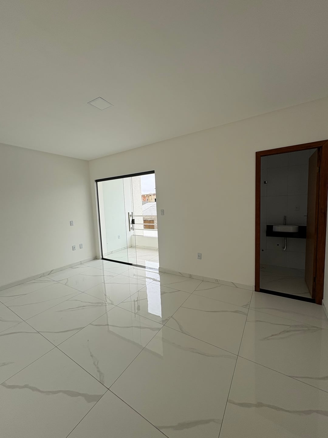 Casa duplex de 3 quartos sendo 2 suítes, garagem 2 carros + quintal - foto 21