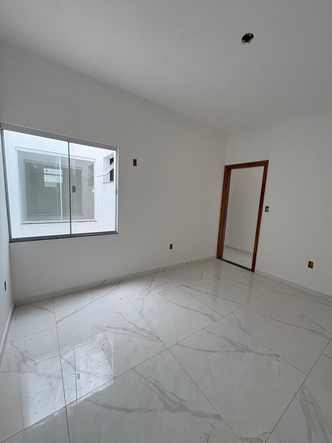 Casa de 2 quartos sendo 1 suíte com garagem para dois carros e quintal - foto 21