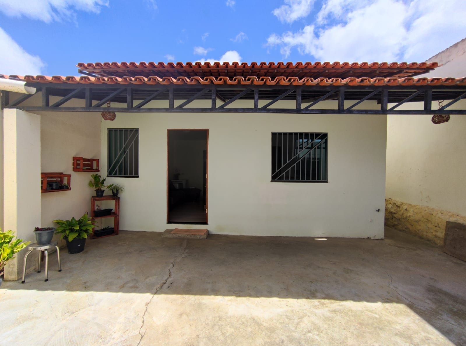 Casa solta de 3 quartos sendo 1  suíte em terreno de 193 m² no Alto Maron, Vitória da Conquista, BA - foto 3